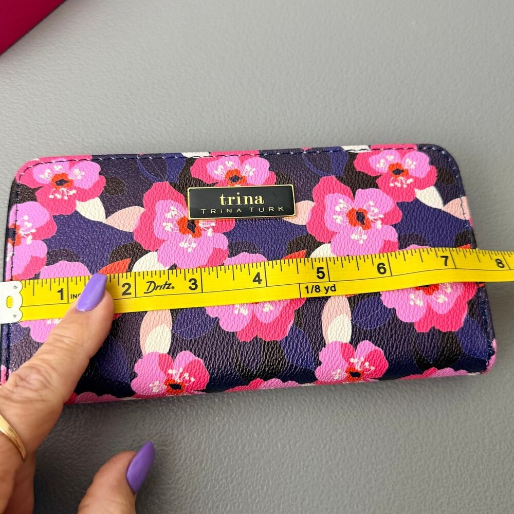 Trina Turk Floral Zip Around Wallet Navy Pink NWT Gift Box Narcissus Print - Picture 2 of 5